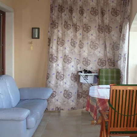 Admiral Apartment *
